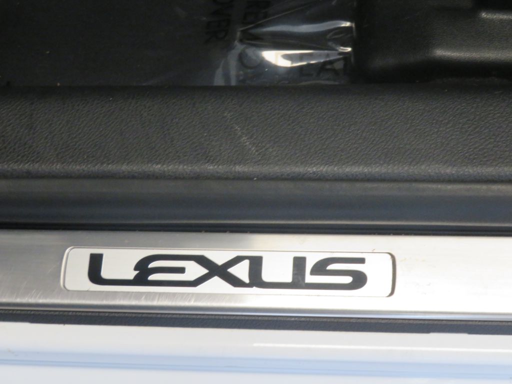 Photo 16 of this LEXUS IS