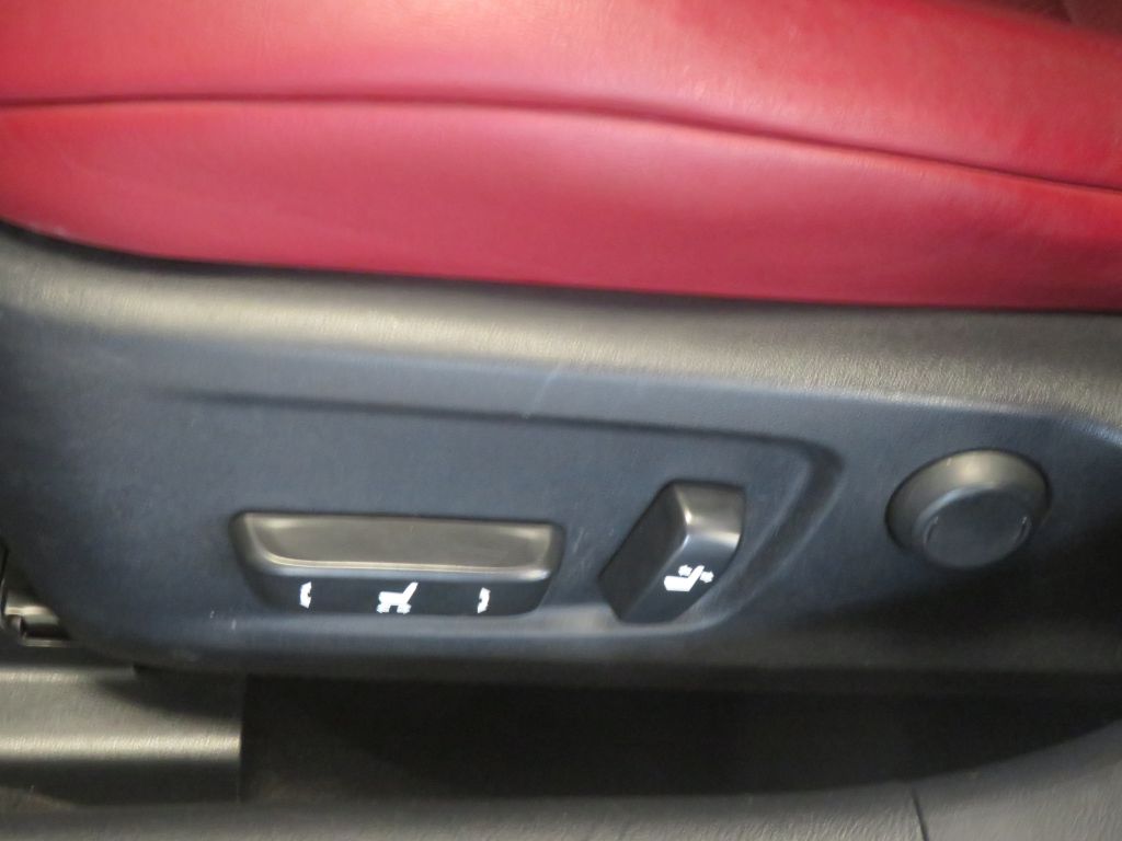 Photo 17 of this LEXUS IS