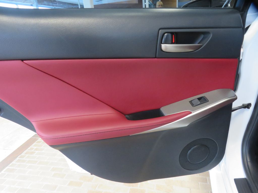 Photo 18 of this LEXUS IS