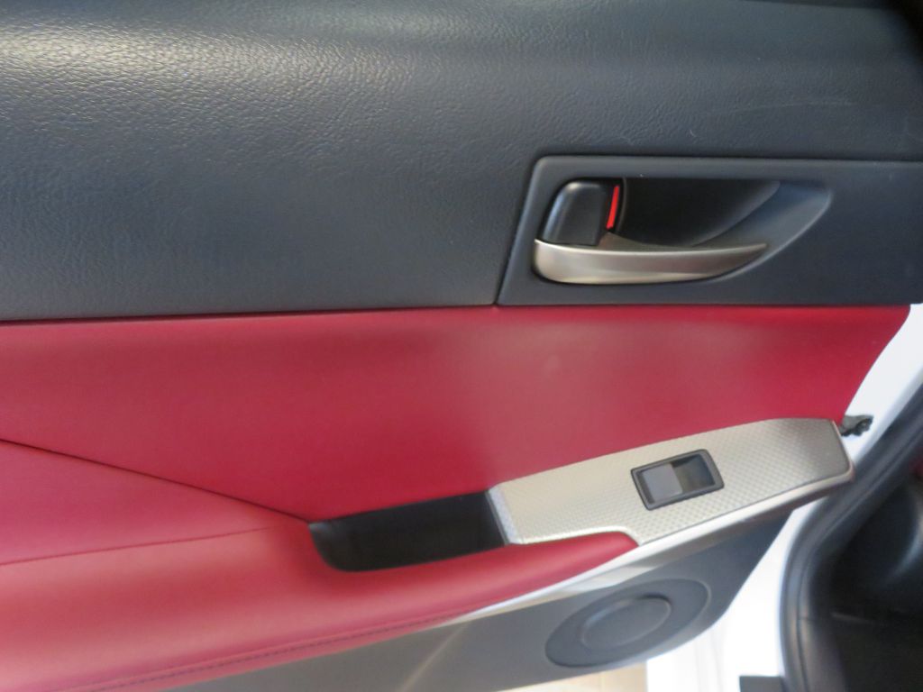 Photo 19 of this LEXUS IS