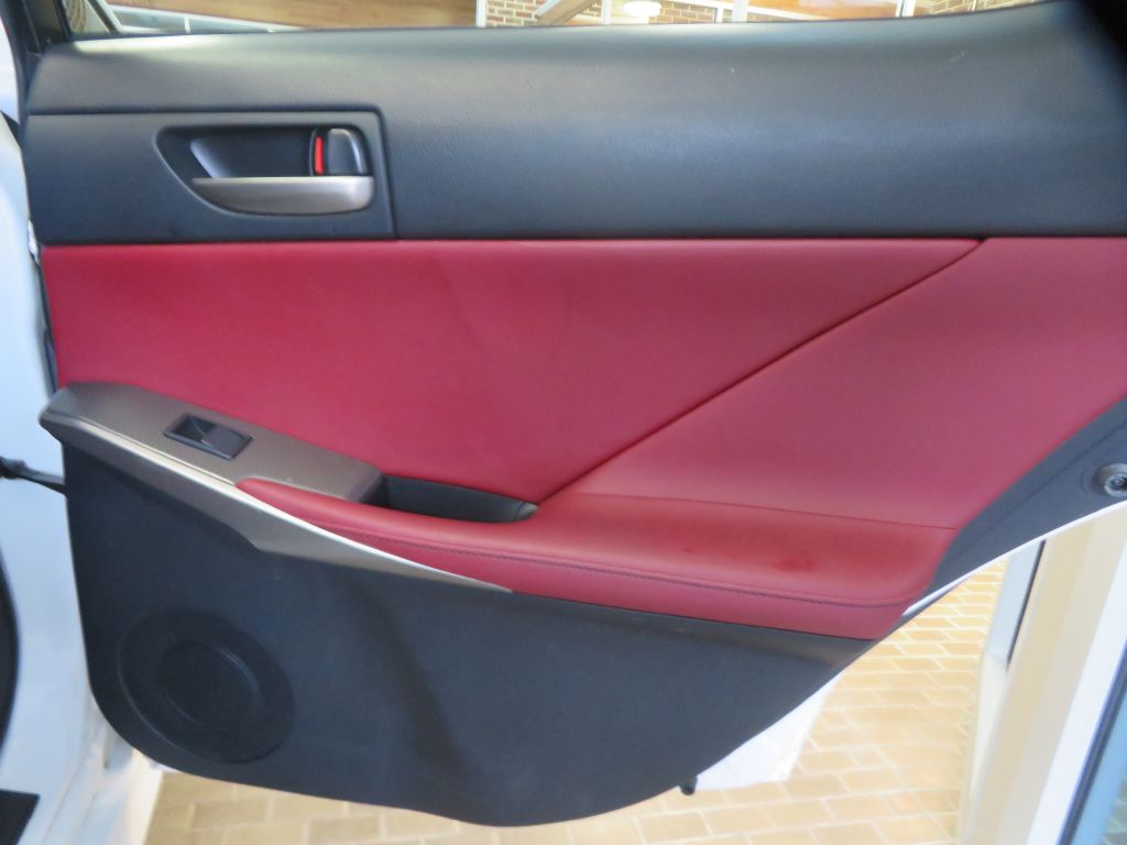 Photo 21 of this LEXUS IS