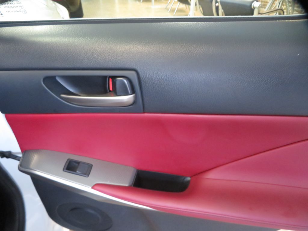 Photo 22 of this LEXUS IS
