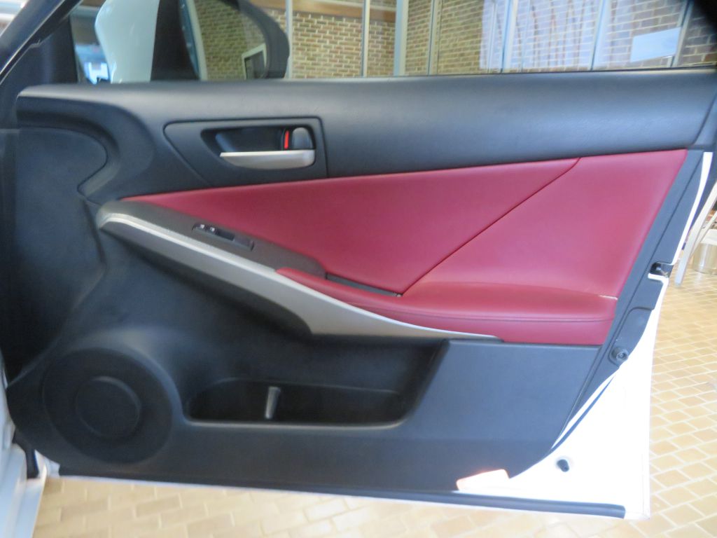 Photo 24 of this LEXUS IS