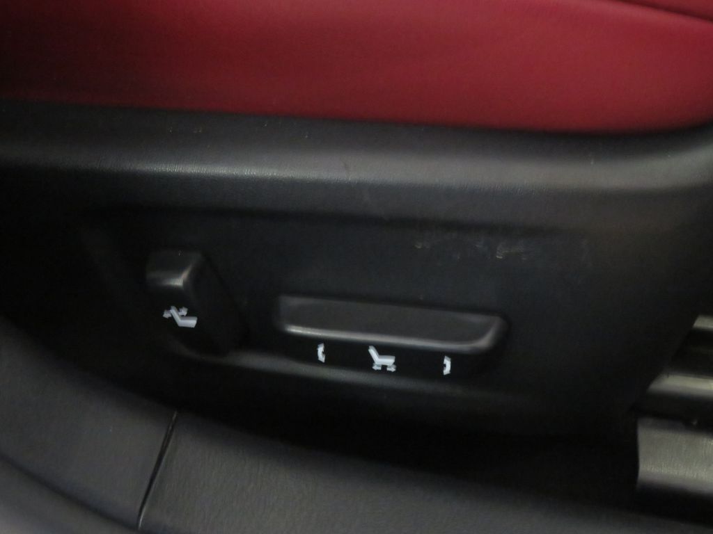 Photo 27 of this LEXUS IS