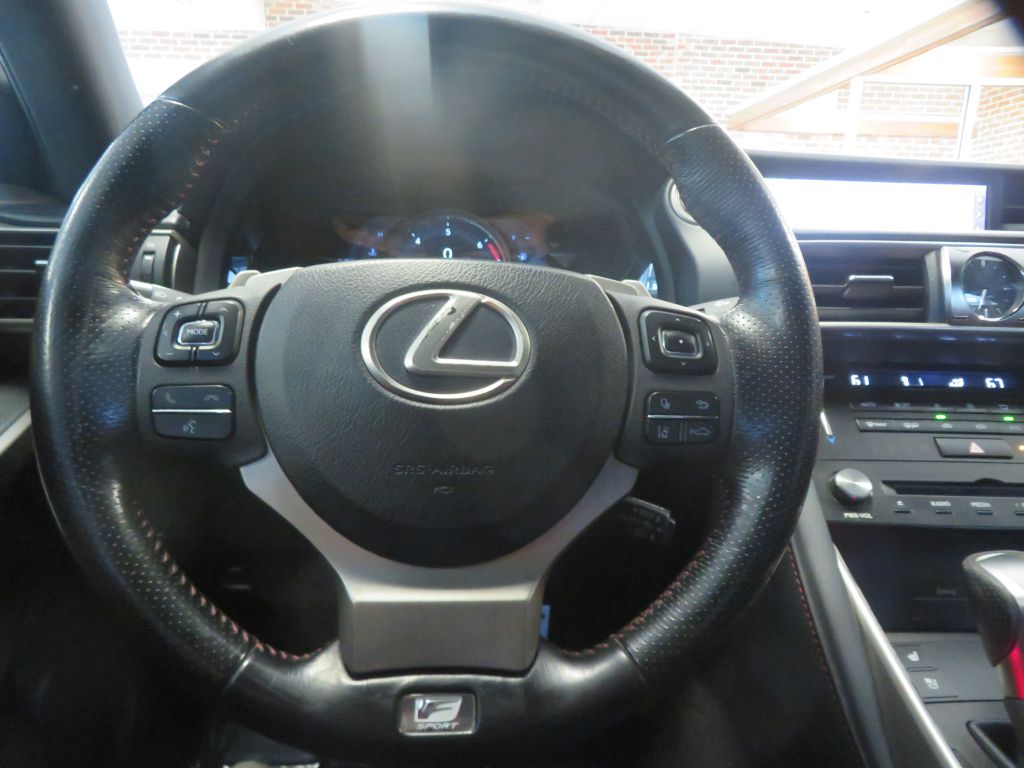 Photo 30 of this LEXUS IS