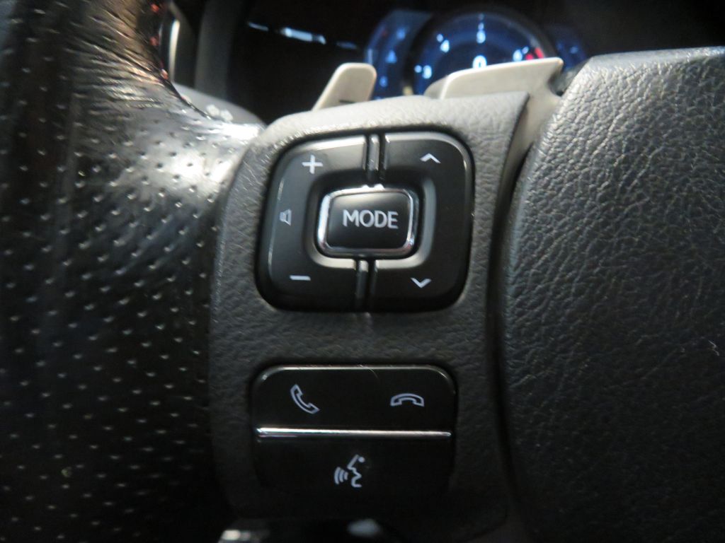 Photo 33 of this LEXUS IS