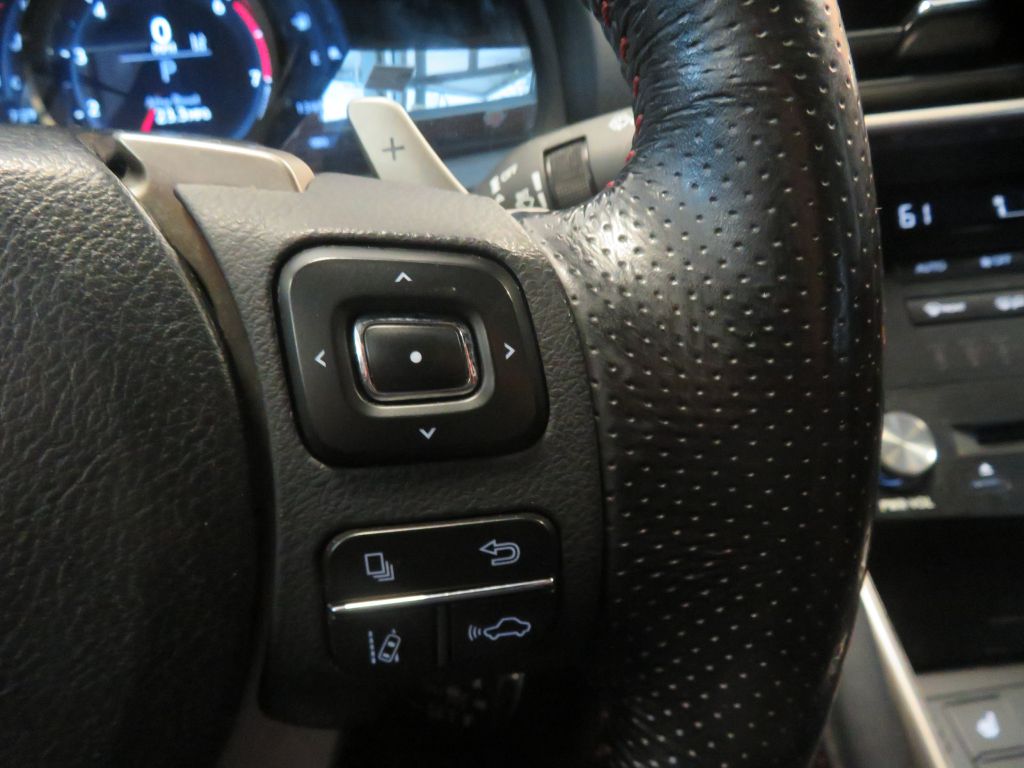 Photo 34 of this LEXUS IS