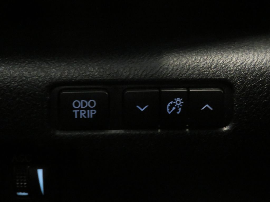 Photo 35 of this LEXUS IS