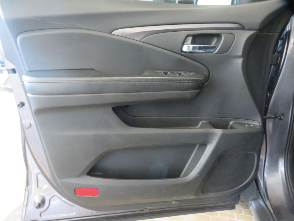 Photo 12 of this HONDA PILOT