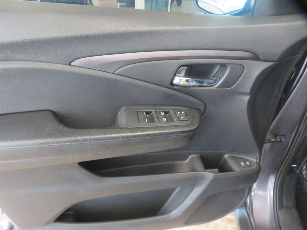 Photo 13 of this HONDA PILOT