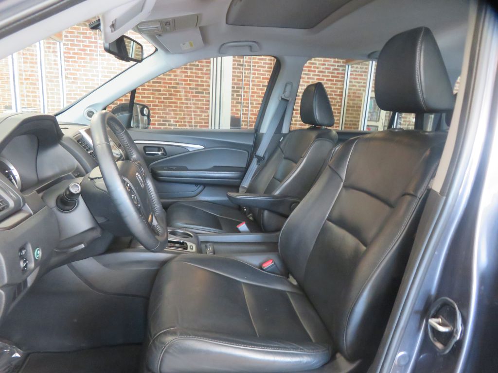 Photo 14 of this HONDA PILOT