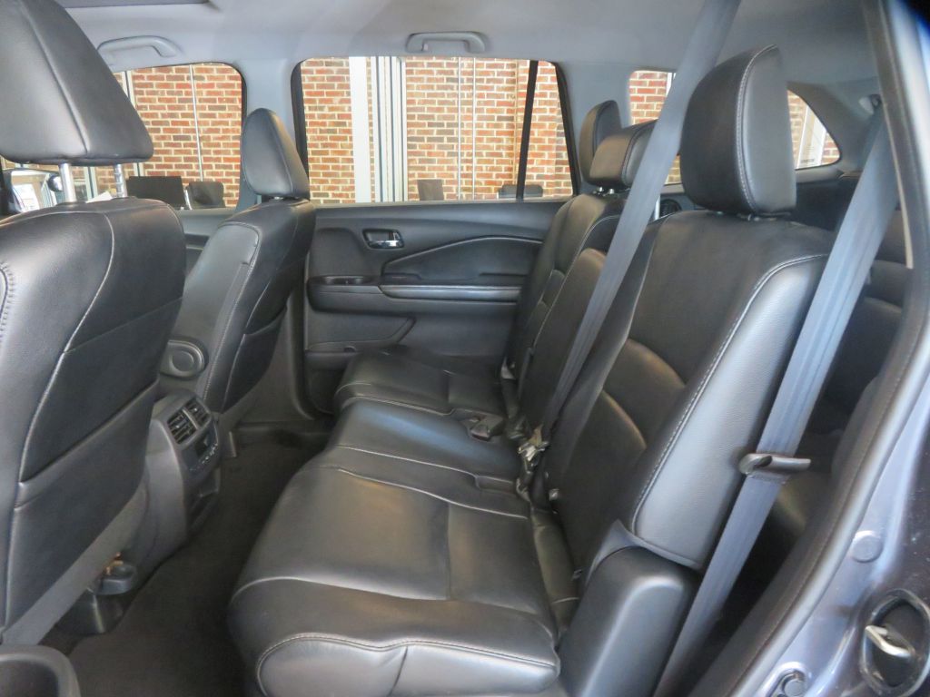Photo 18 of this HONDA PILOT