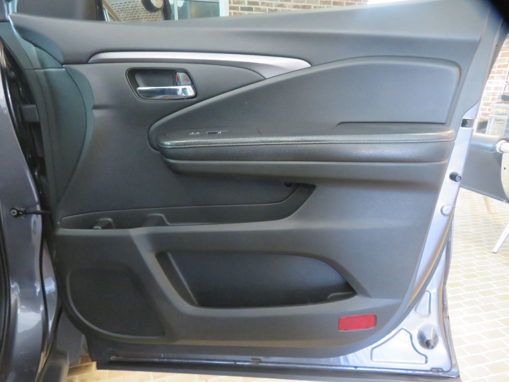 Photo 23 of this HONDA PILOT
