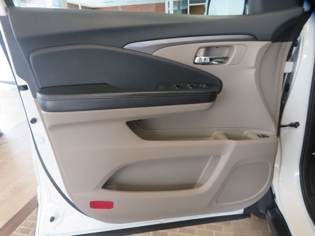 Photo 13 of this HONDA PILOT