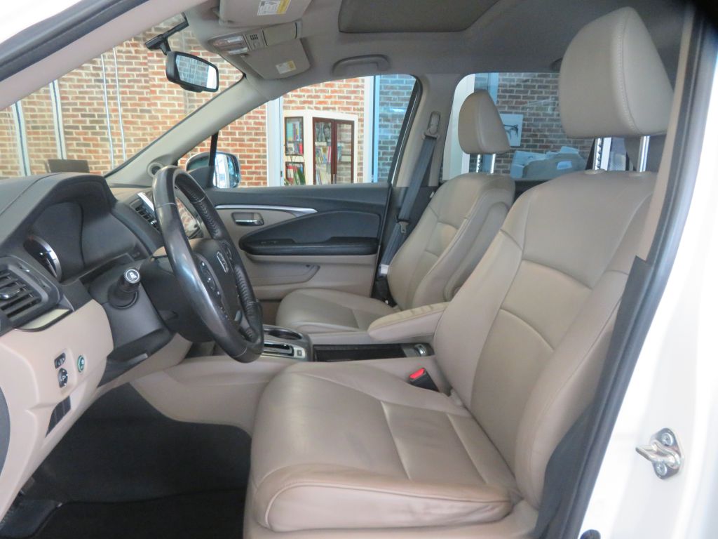 Photo 15 of this HONDA PILOT