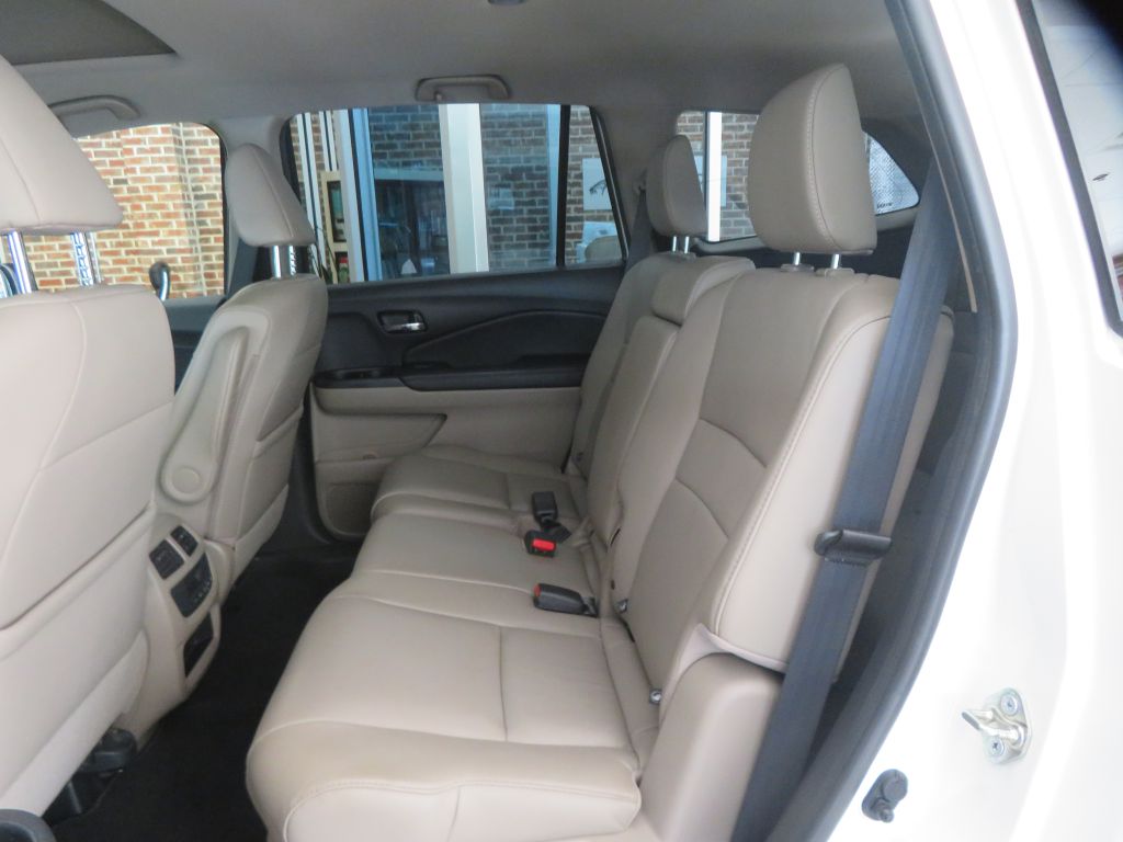Photo 19 of this HONDA PILOT
