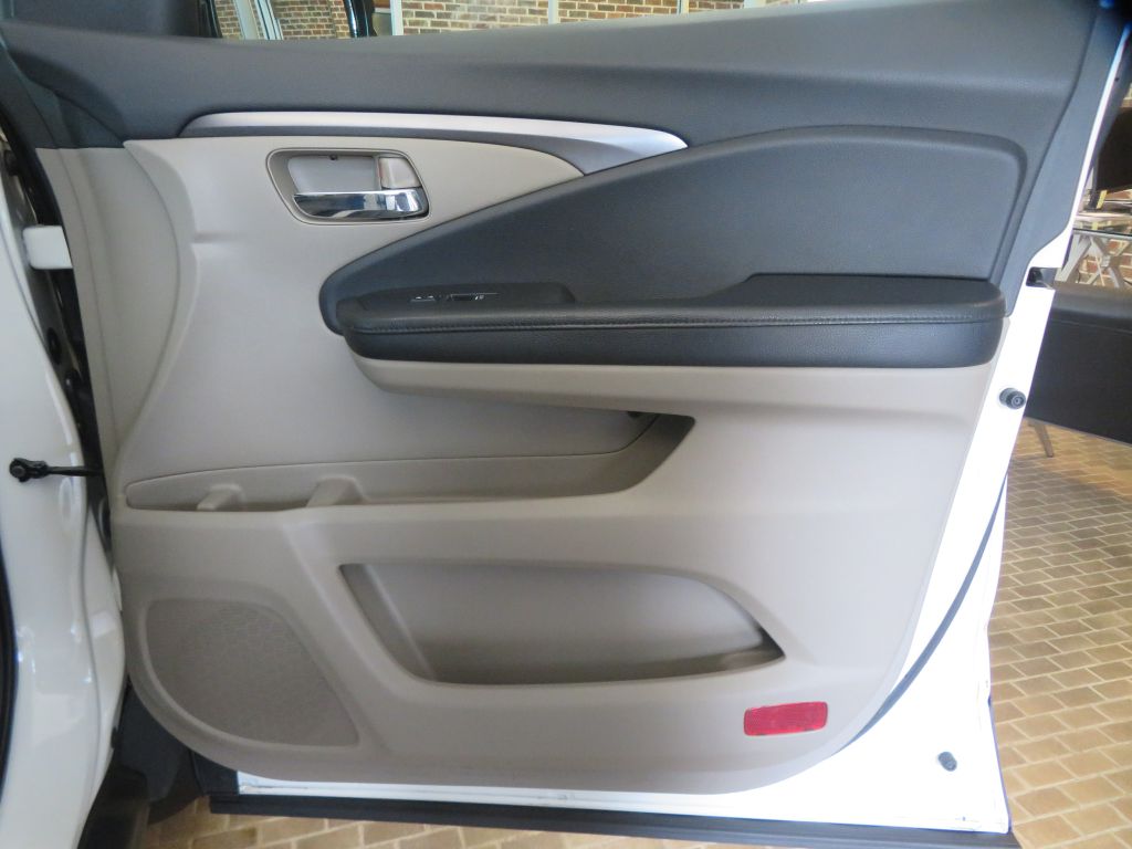 Photo 25 of this HONDA PILOT
