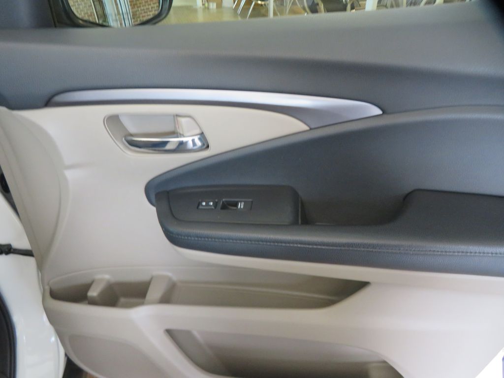 Photo 26 of this HONDA PILOT