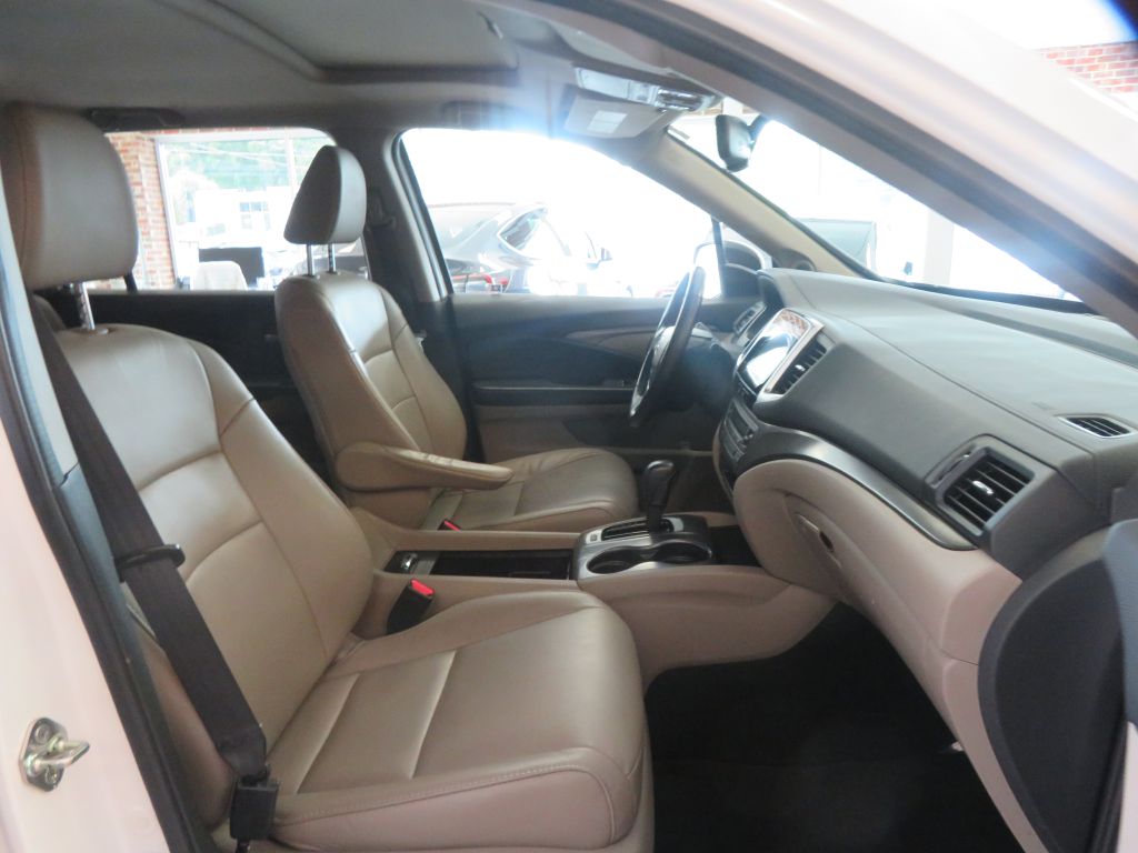 Photo 27 of this HONDA PILOT