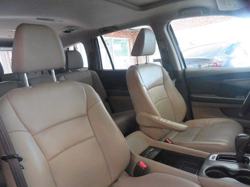 Photo 29 of this HONDA PILOT