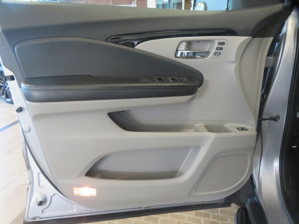 Photo 13 of this HONDA PILOT