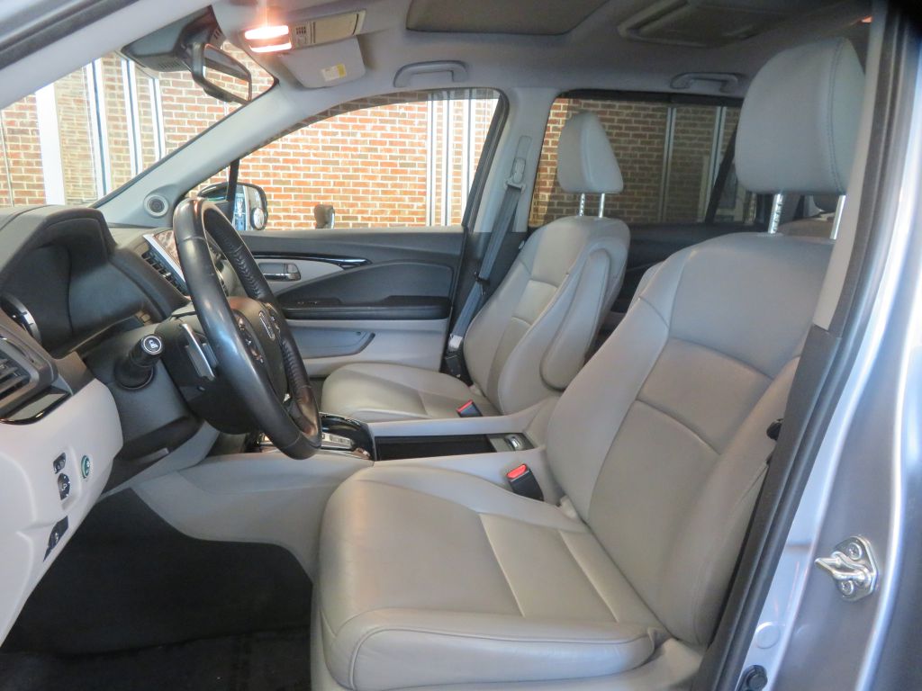 Photo 15 of this HONDA PILOT