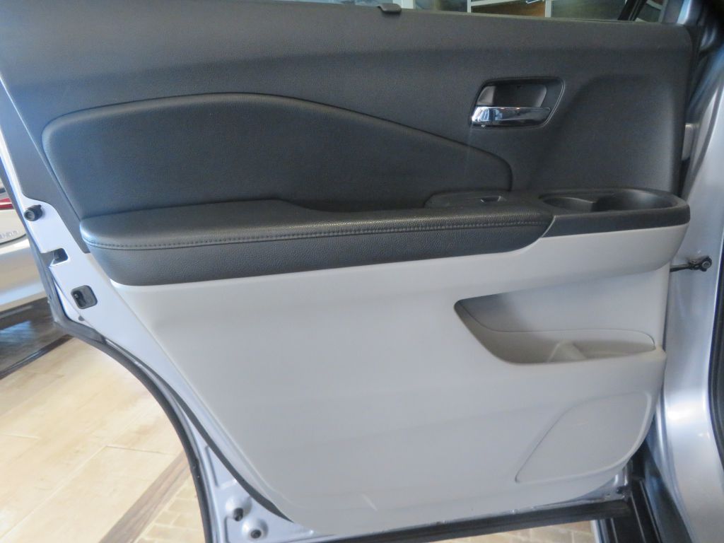 Photo 17 of this HONDA PILOT