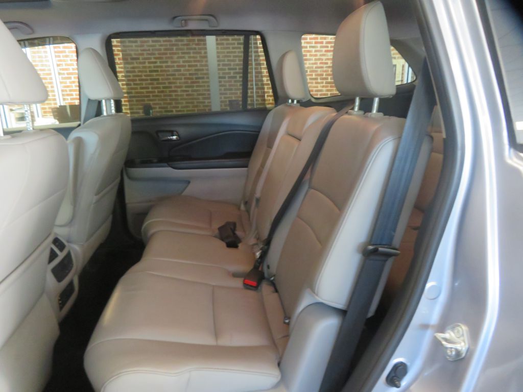 Photo 20 of this HONDA PILOT