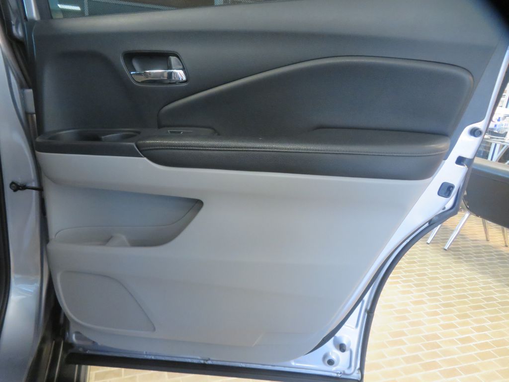 Photo 23 of this HONDA PILOT