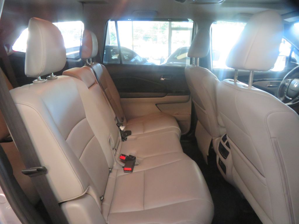 Photo 26 of this HONDA PILOT