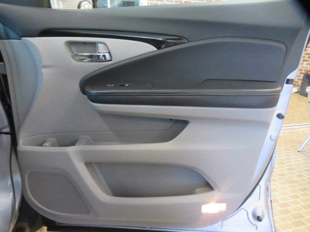 Photo 28 of this HONDA PILOT