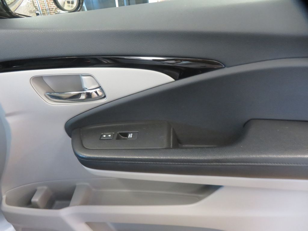 Photo 29 of this HONDA PILOT