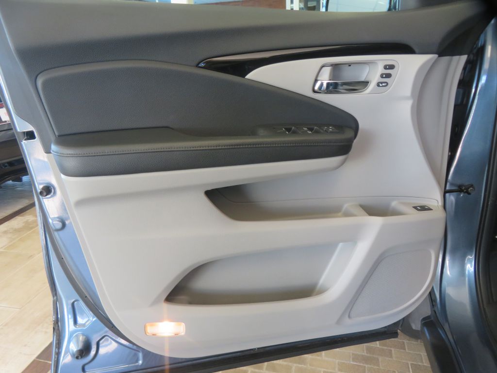 Photo 13 of this HONDA PILOT