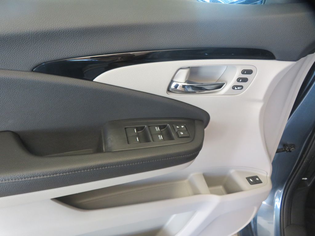Photo 14 of this HONDA PILOT