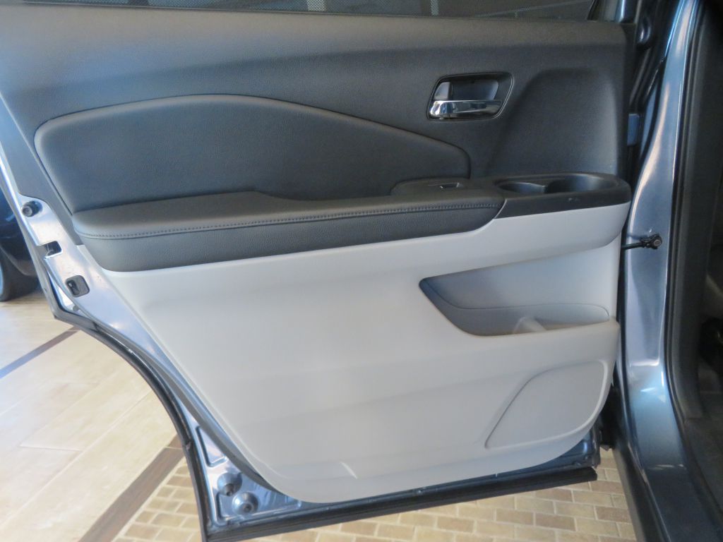 Photo 17 of this HONDA PILOT