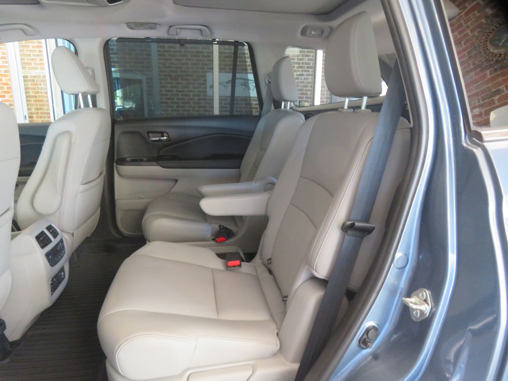 Photo 20 of this HONDA PILOT