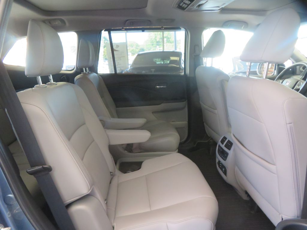 Photo 26 of this HONDA PILOT