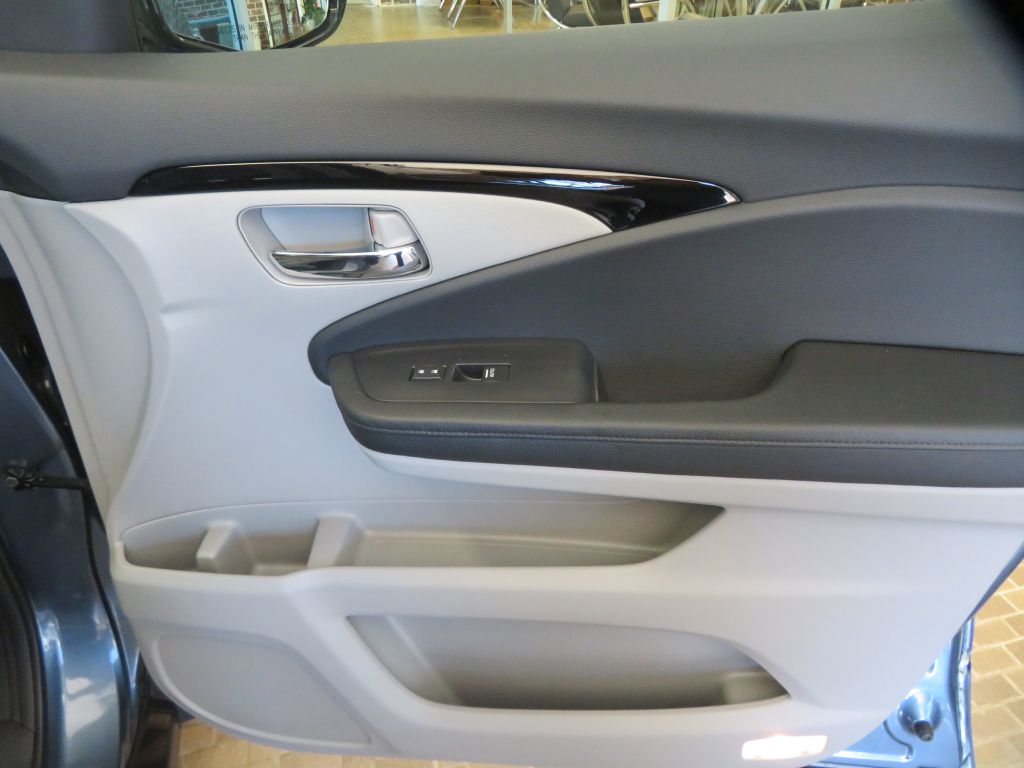 Photo 30 of this HONDA PILOT