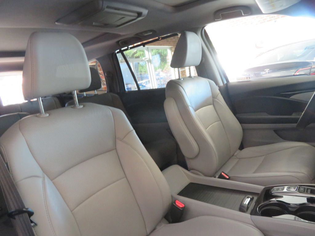 Photo 33 of this HONDA PILOT