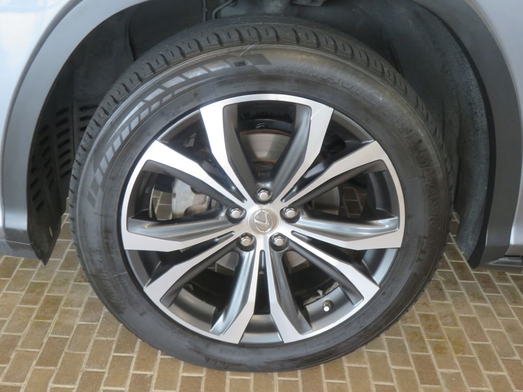 Photo 7 of this LEXUS RX