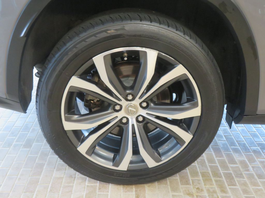 Photo 9 of this LEXUS RX