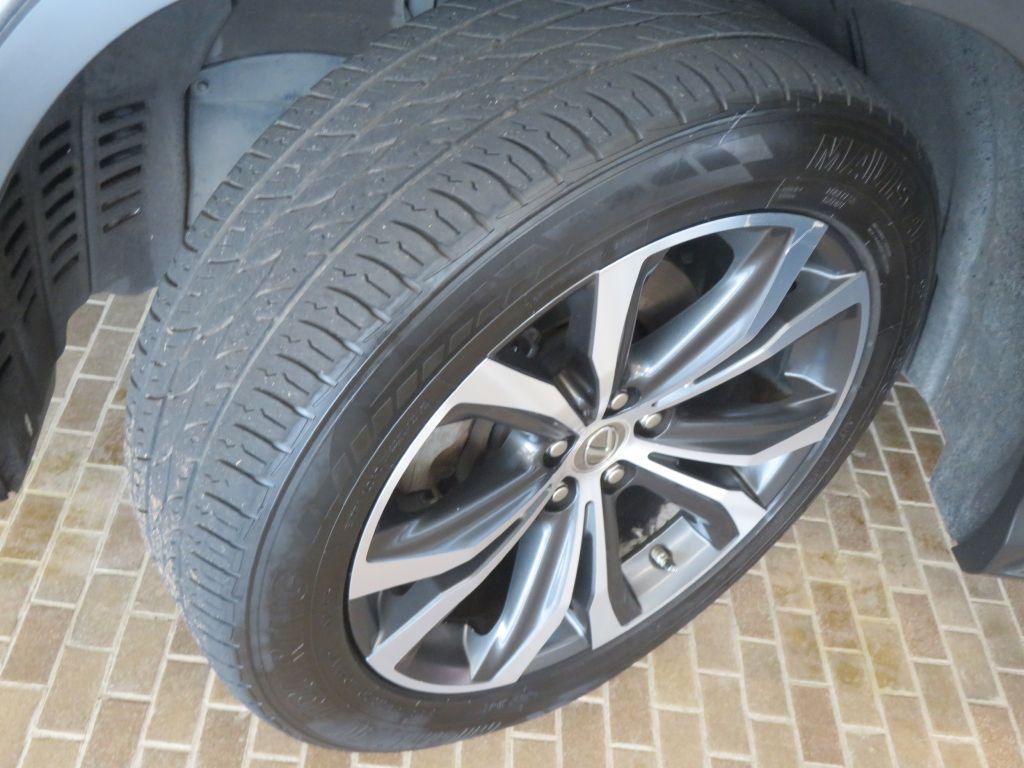 Photo 11 of this LEXUS RX