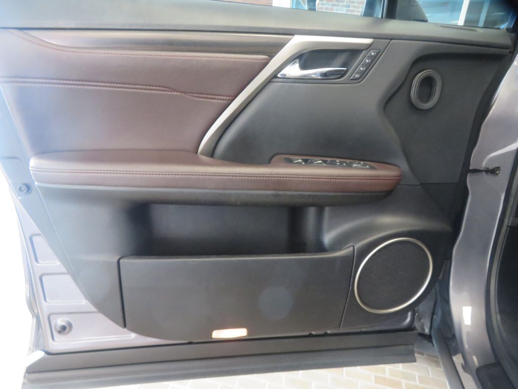 Photo 13 of this LEXUS RX