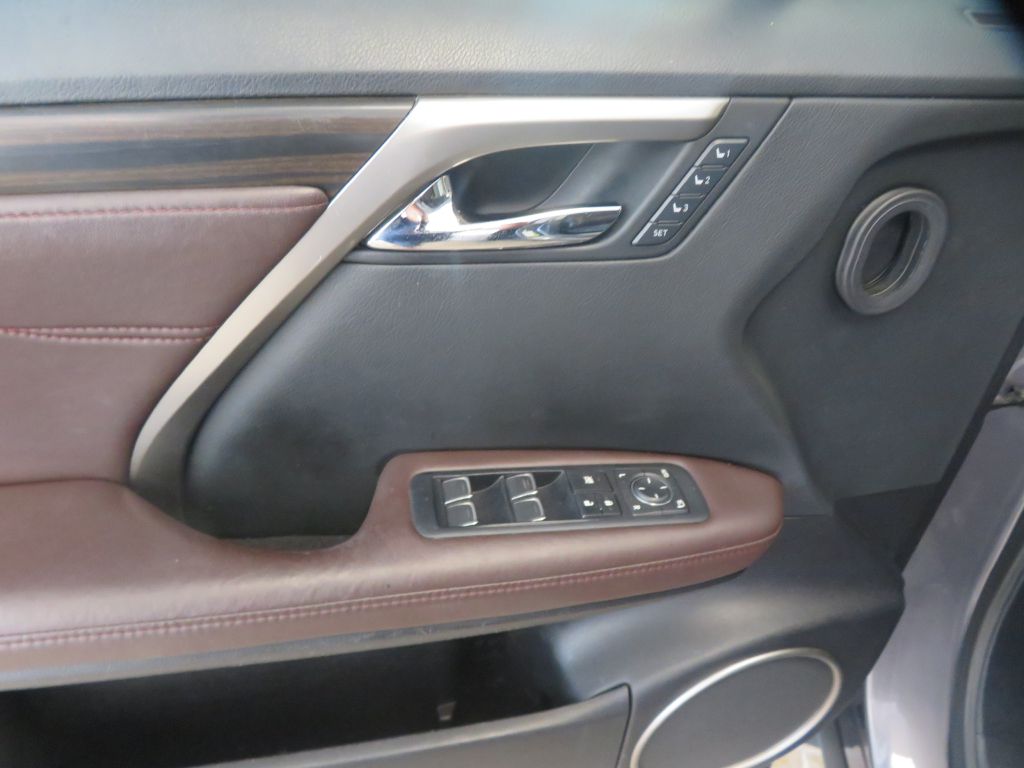 Photo 14 of this LEXUS RX