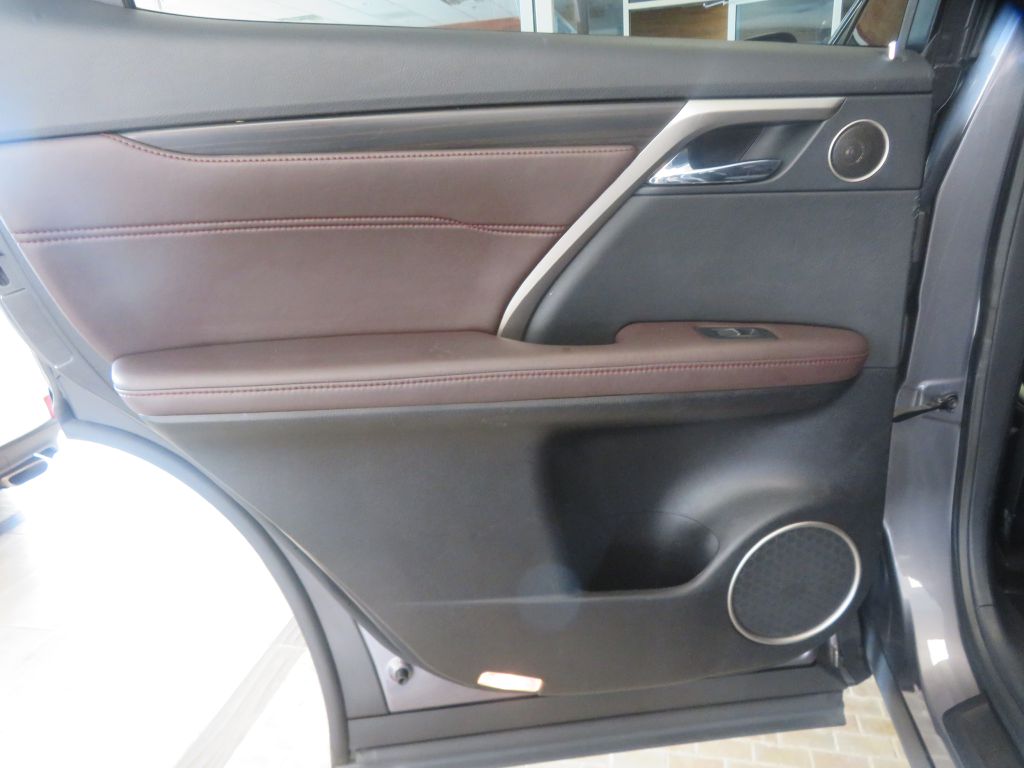 Photo 17 of this LEXUS RX