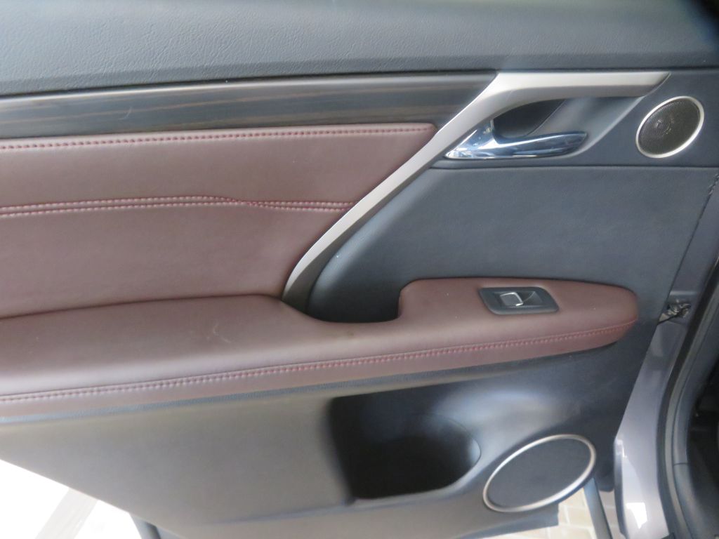 Photo 18 of this LEXUS RX