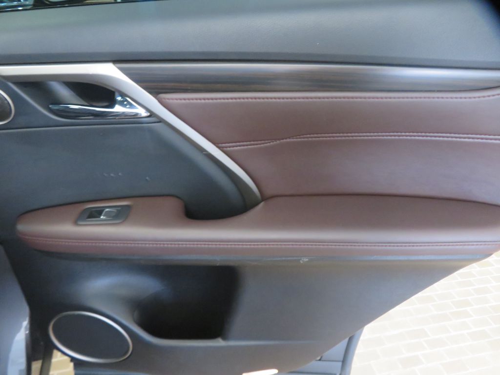 Photo 21 of this LEXUS RX