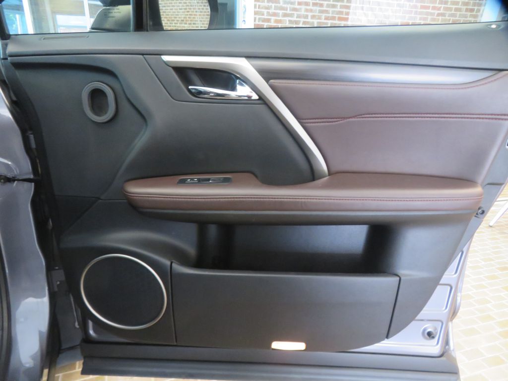Photo 23 of this LEXUS RX