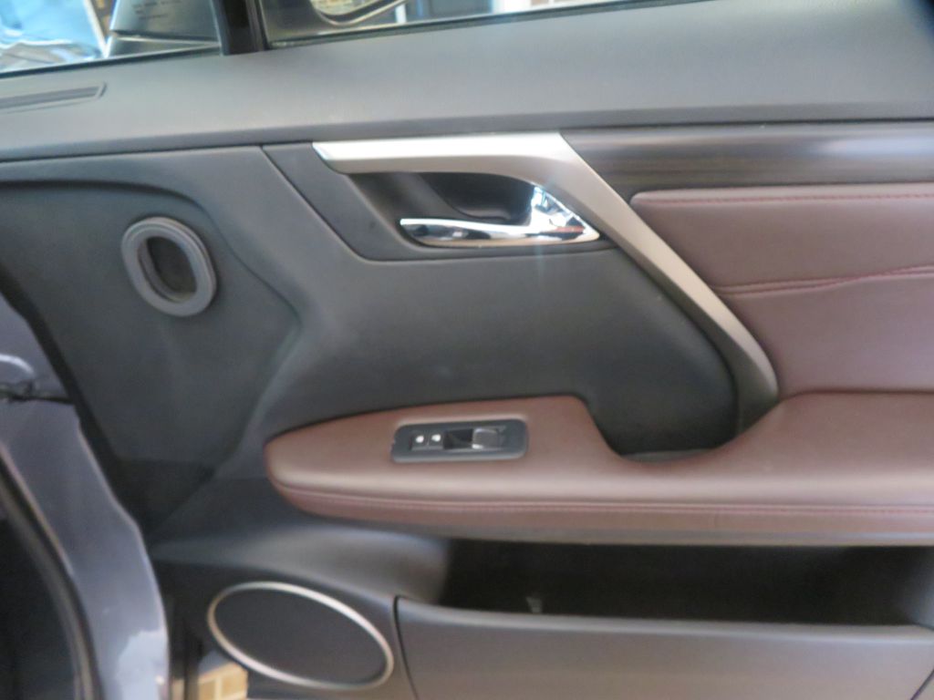 Photo 24 of this LEXUS RX