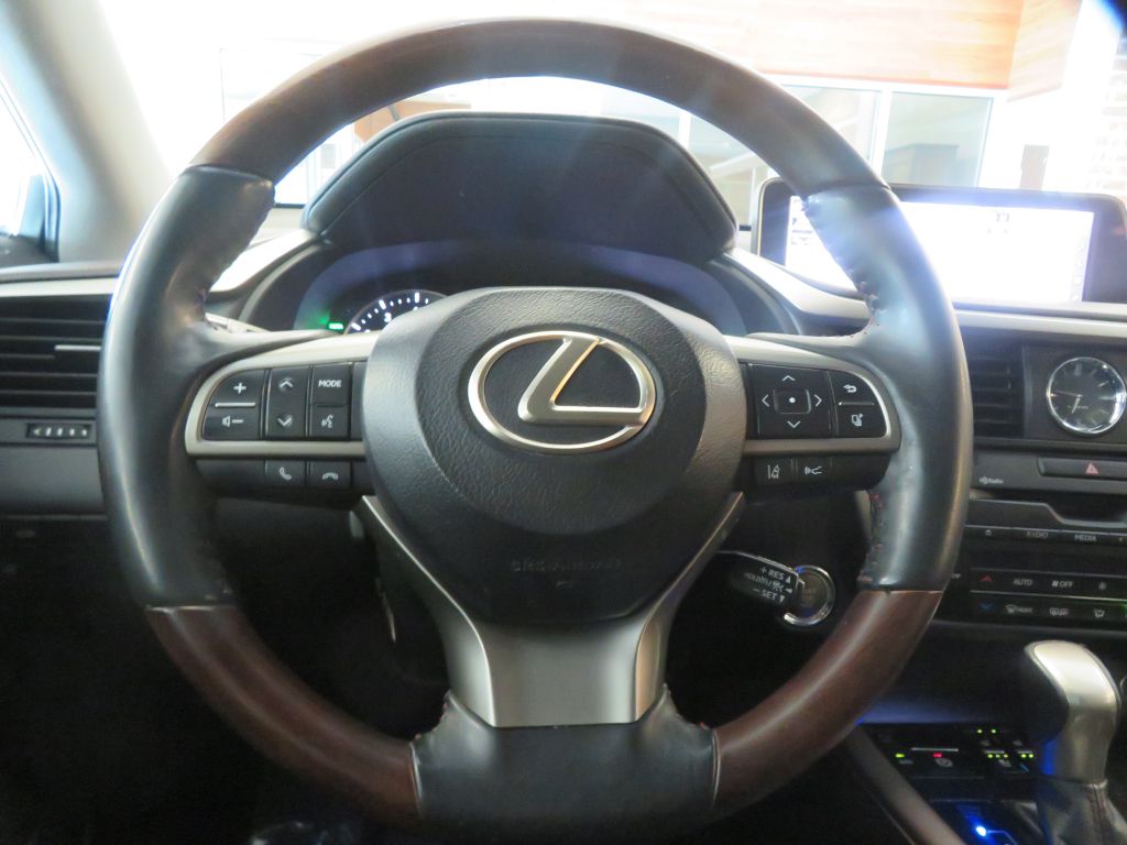 Photo 29 of this LEXUS RX